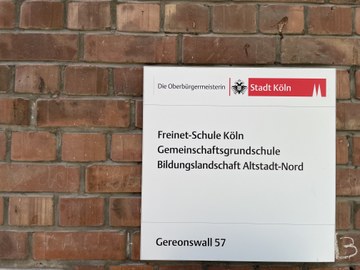 Neues Schild Neues Schild